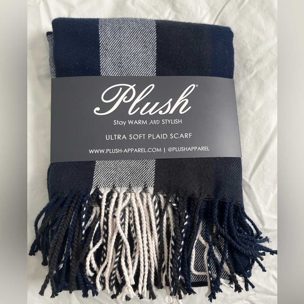 Plush ultra soft plaid scarf. Navy and white. Super cozy! NWT